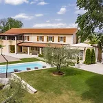 Viscum In Istria For 8 Persons With Large Garden - Pet Friendly