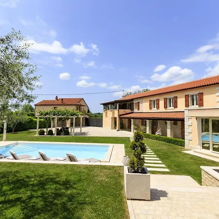 Villa Viscum In Istria For 8 Persons With Large Garden - Pet Friendly