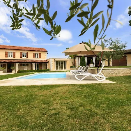 Villa Viscum In Istria For 8 Persons With Large Garden - Pet Friendly Pazin