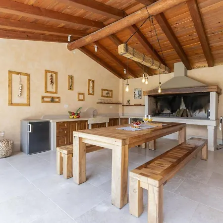 Viscum In Istria For 8 Persons With Large Garden - Pet Friendly Villa Pazin