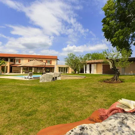 Villa Viscum In Istria For 8 Persons With Large Garden - Pet Friendly *