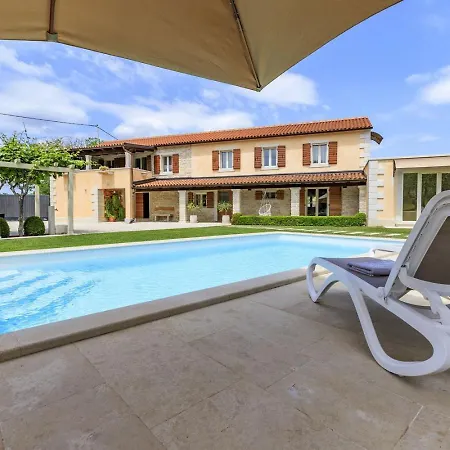 Viscum In Istria For 8 Persons With Large Garden - Pet Friendly Pazin