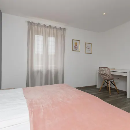 Viscum In Istria For 8 Persons With Large Garden - Pet Friendly *