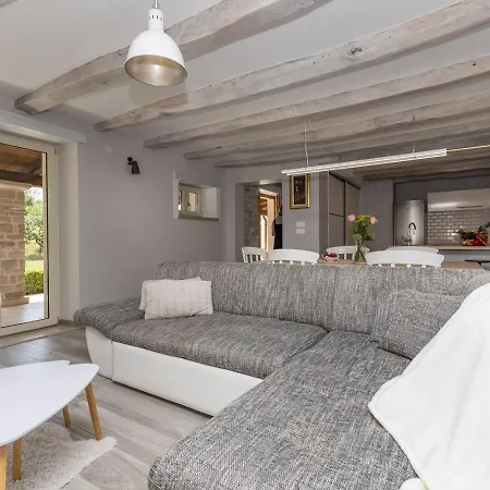 Villa Viscum In Istria For 8 Persons With Large Garden - Pet Friendly