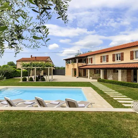 Viscum In Istria For 8 Persons With Large Garden - Pet Friendly Villa Pazin
