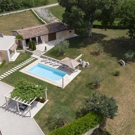 Βίλα Viscum In Istria For 8 Persons With Large Garden - Pet Friendly *
