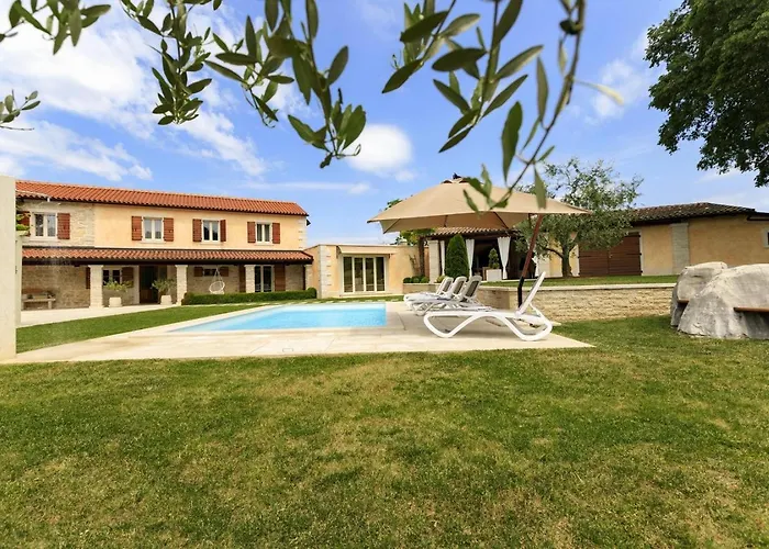 Villa Viscum In Istria For 8 Persons With Large Garden - Pet Friendly Pazin