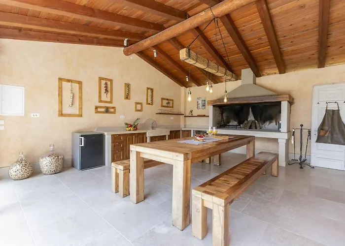 Viscum In Istria For 8 Persons With Large Garden - Pet Friendly Villa Pazin