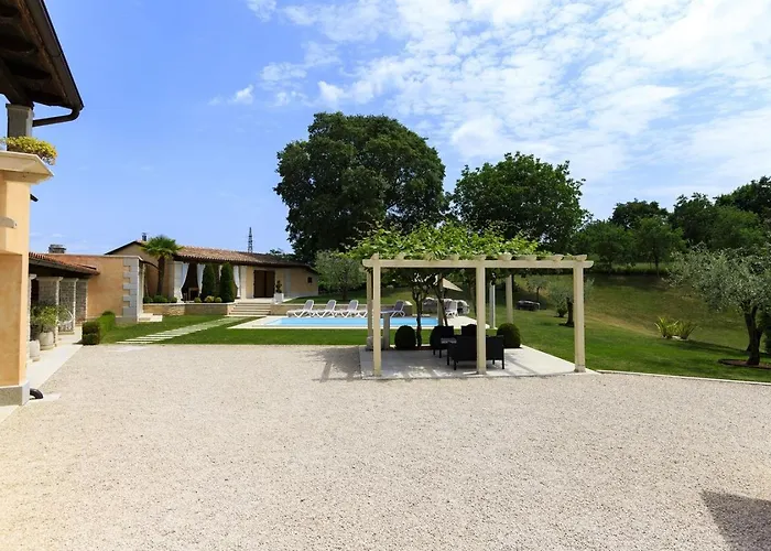 Viscum In Istria For 8 Persons With Large Garden - Pet Friendly Villa