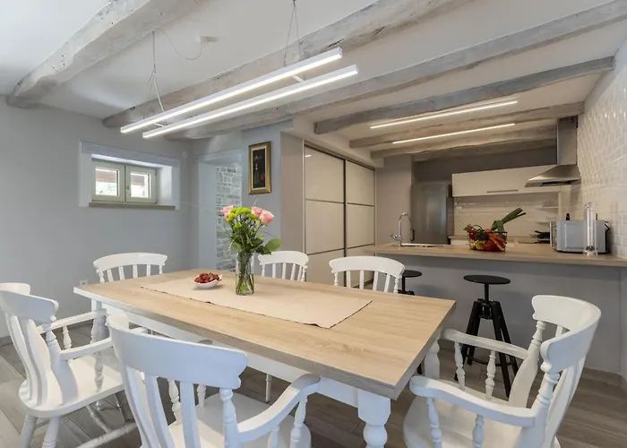 Villa Viscum In Istria For 8 Persons With Large Garden - Pet Friendly