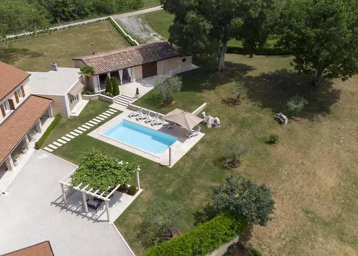Villa Viscum In Istria For 8 Persons With Large Garden - Pet Friendly *