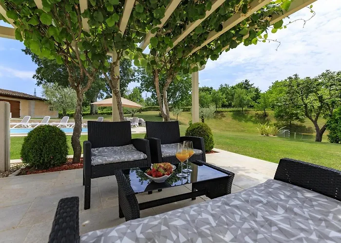 Viscum In Istria For 8 Persons With Large Garden - Pet Friendly Villa *